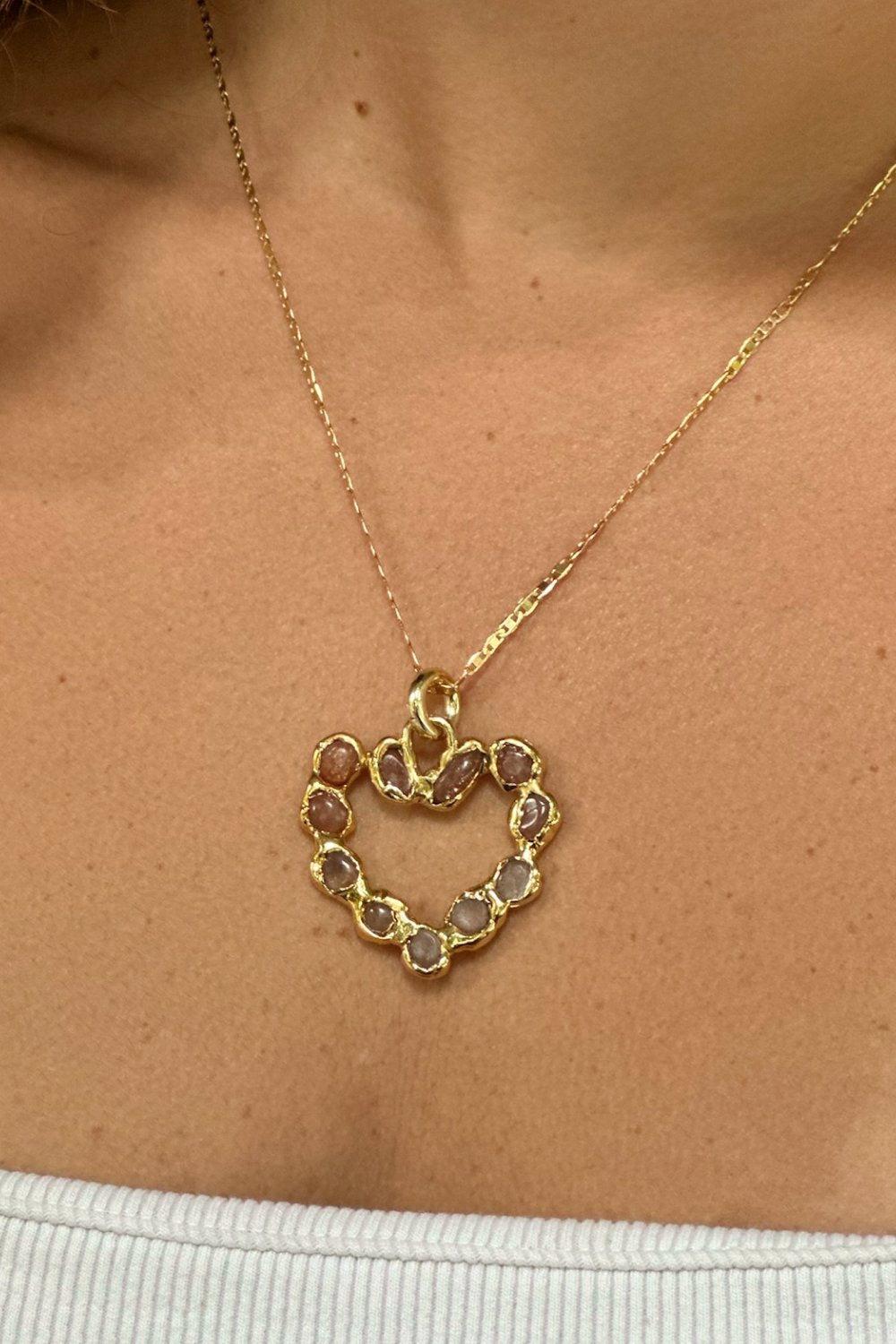 Carnelian Corazon Charm in Gold