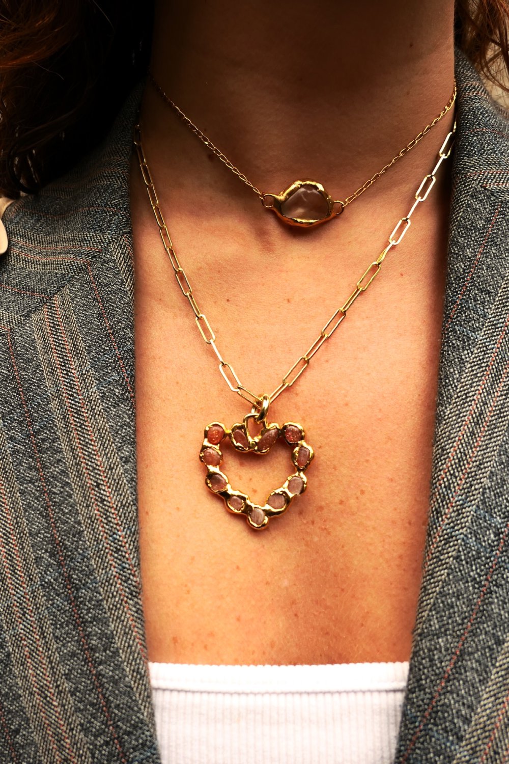 Carnelian Corazon Charm in Gold