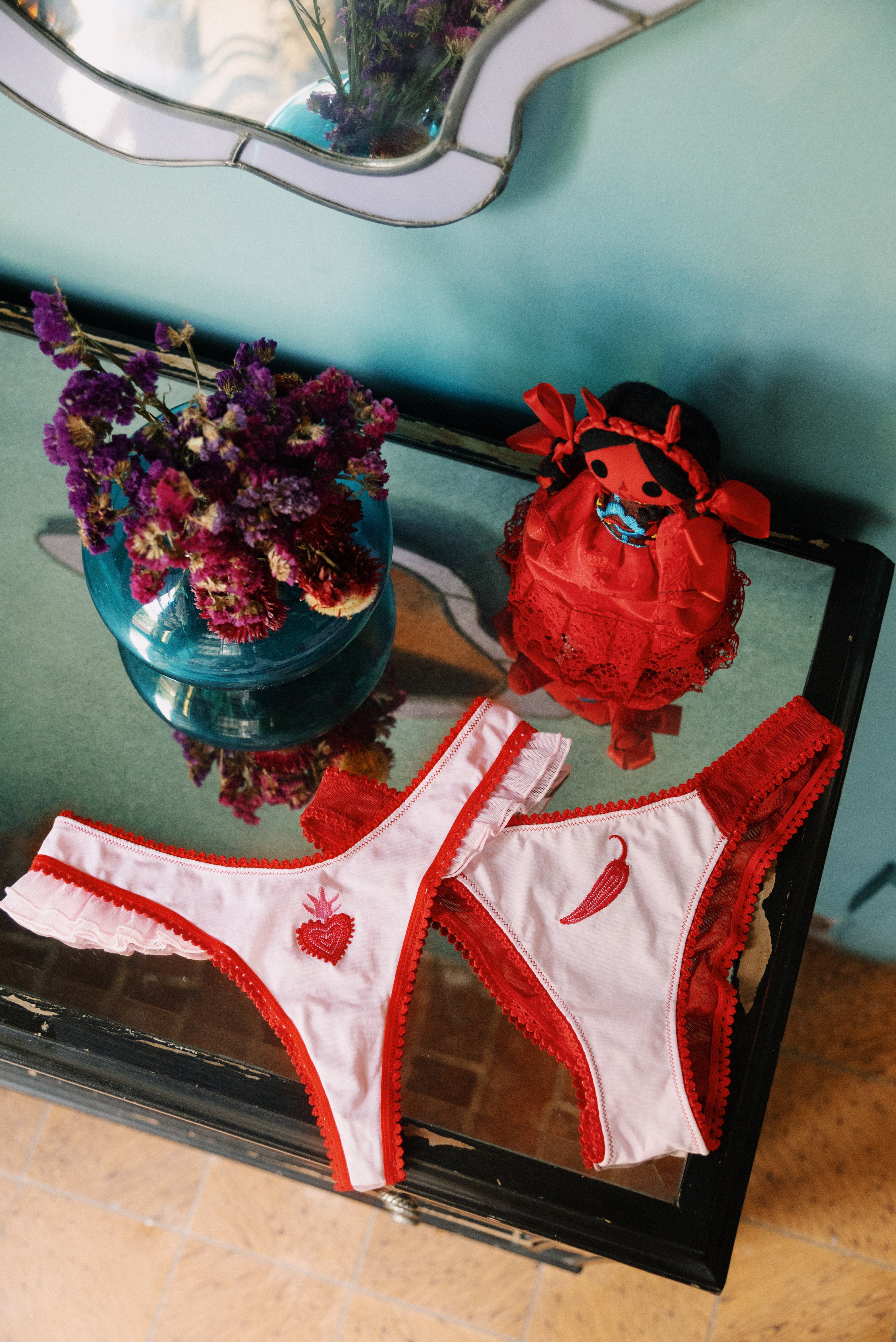 T&T X THE CHEEK HEART THONG