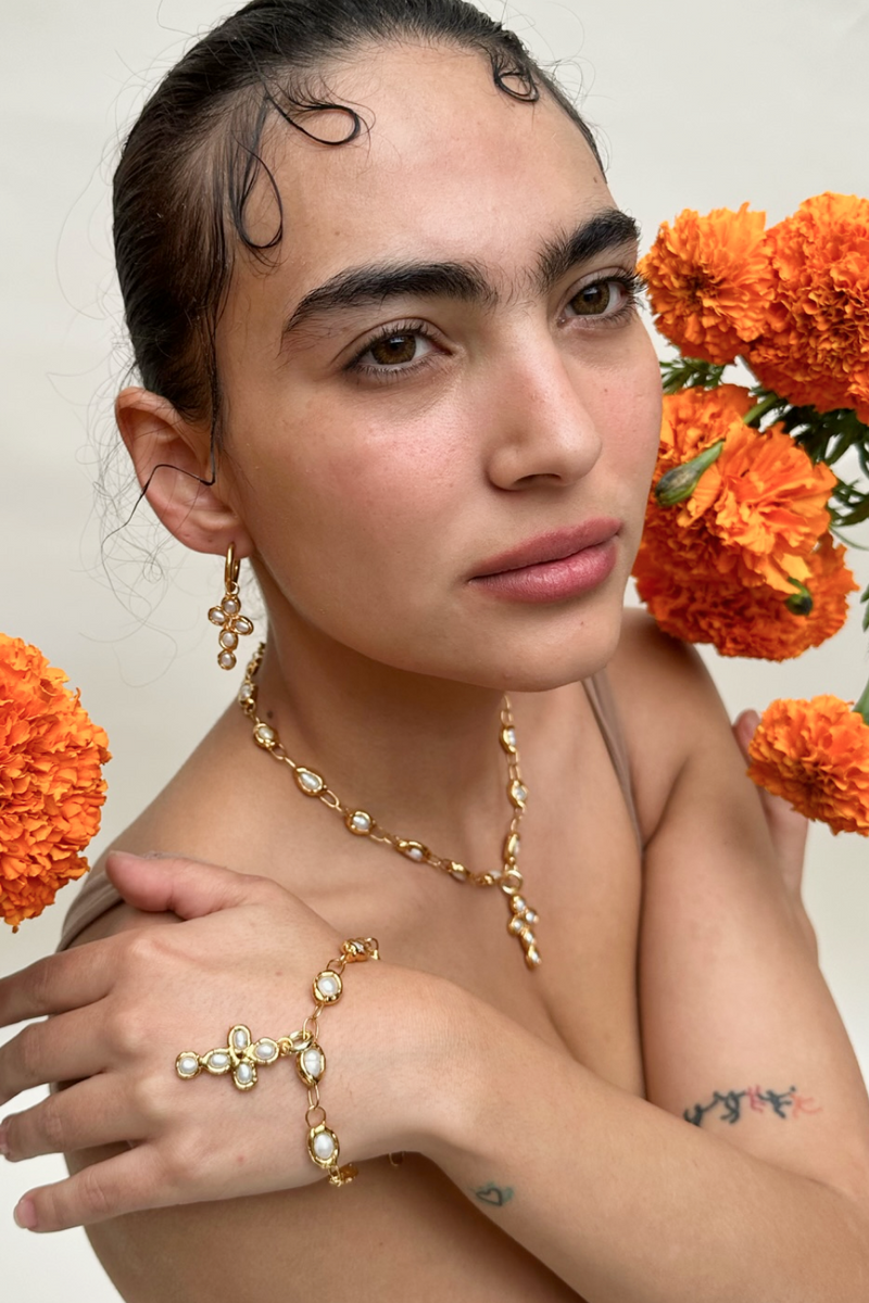 Small pearl hotsell long necklace