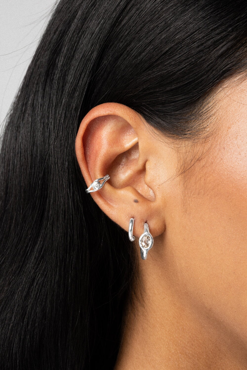 Niña Ojo Hoops